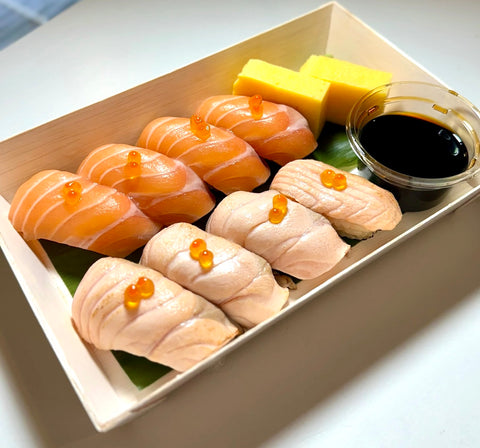 Salmon Sushi x 8 pieces